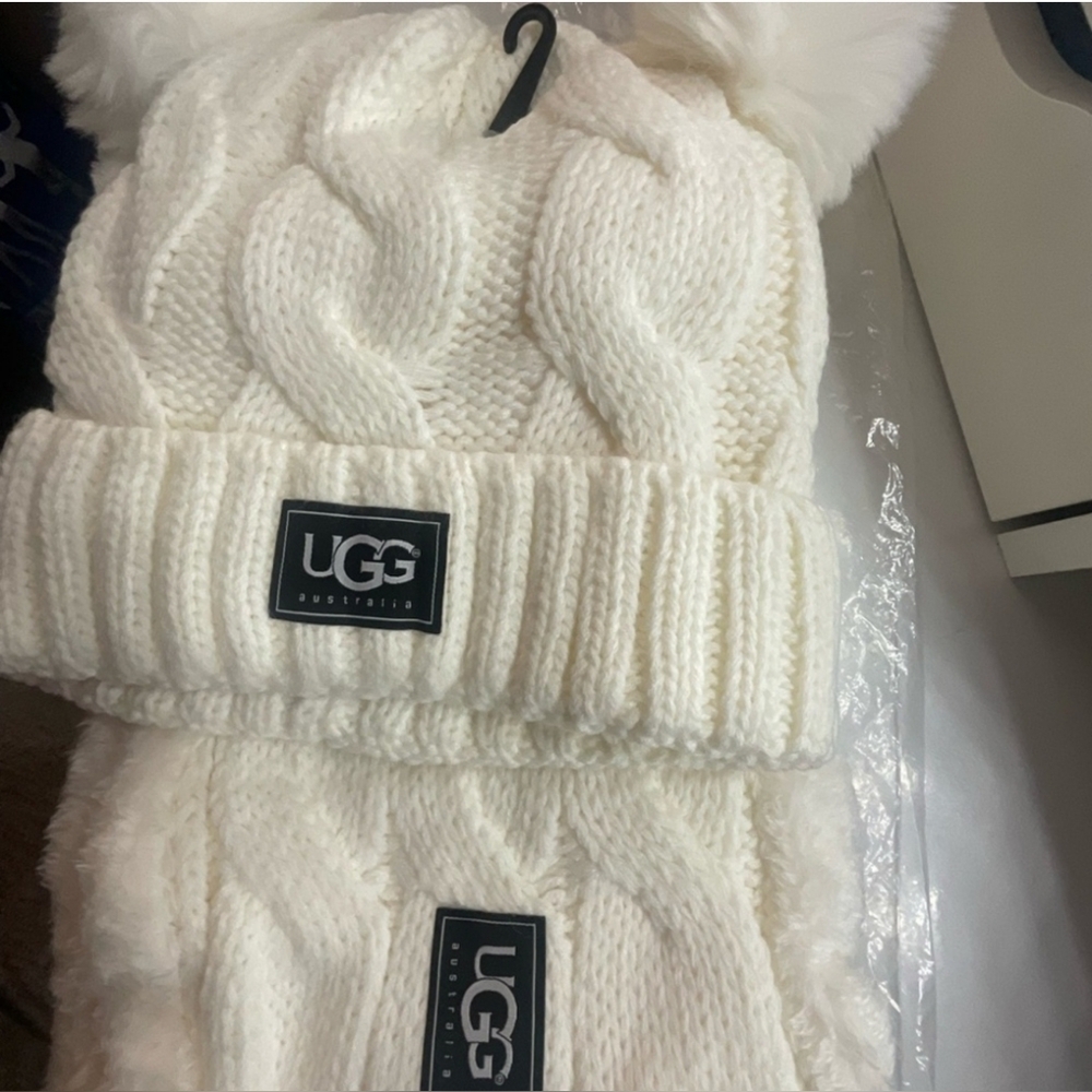 New off white Ugg beanie/scarf set